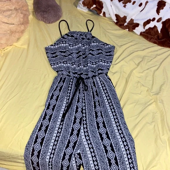 Beach vibe sleeveless jumpsuit - Picture 2 of 3